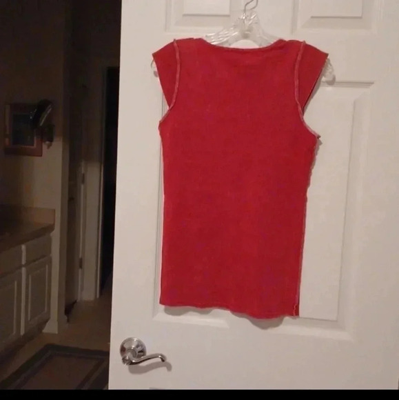 🍭🌹 Red top with flower decorations - Picture 5 of 11